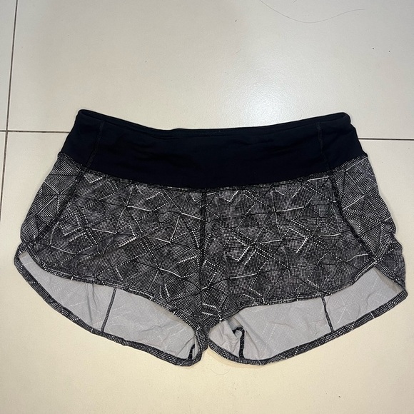 Lululemon Speed-Up Low-Rise Lined Short, 2.5” size 4 - Picture 4 of 5